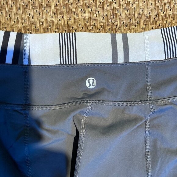 Lululemon Bandha Crop Soot Light / Groovy Stripe Nimbus Size 2 - Picture 6 of 9